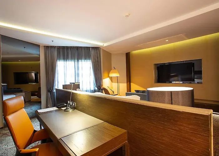 Graceland By Grace Hotel
